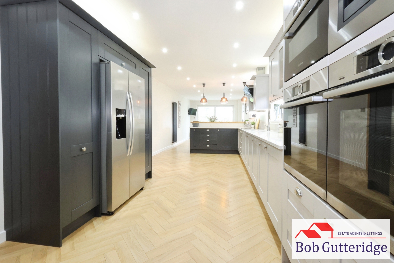STUNNING OPEN PLAN FITTED KITCHEN / DINING ROOM